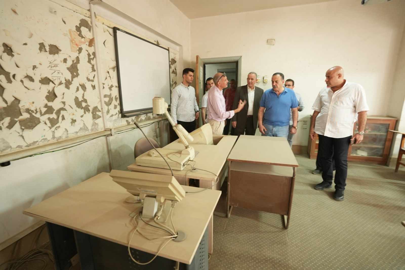 محافظ أسيوط يتفقد مركز التدريب التابع لوزارة التعليم ويوجه بتطويره