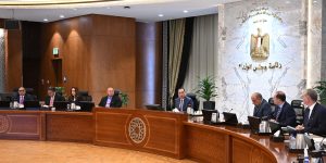 مدبولي يتابع تداعيات الحرب الإيرانية على أسعار السلع والبترول