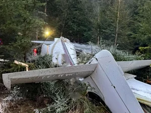 عمال إنقاذ: انتشال 30 جثة على الأقل من موقع تحطم الطائرة الهندية