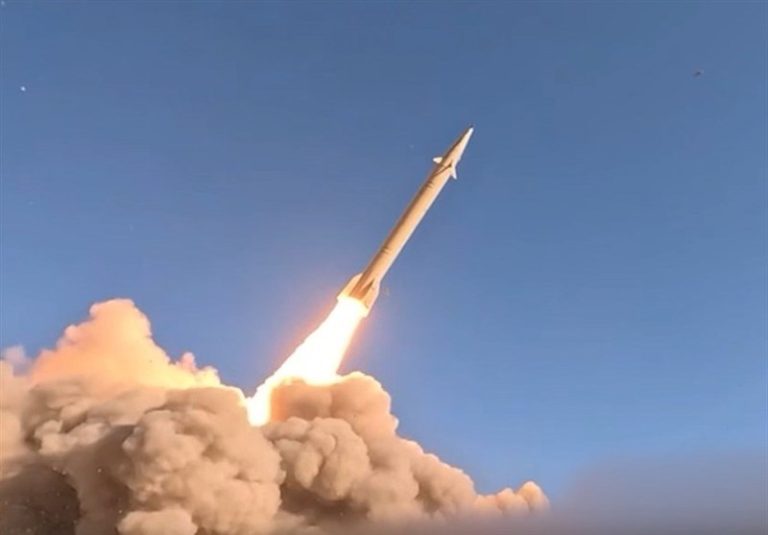 الحرس الثوري يعلن إطلاق صواريخ "قدر H" الباليستية على إسرائيل