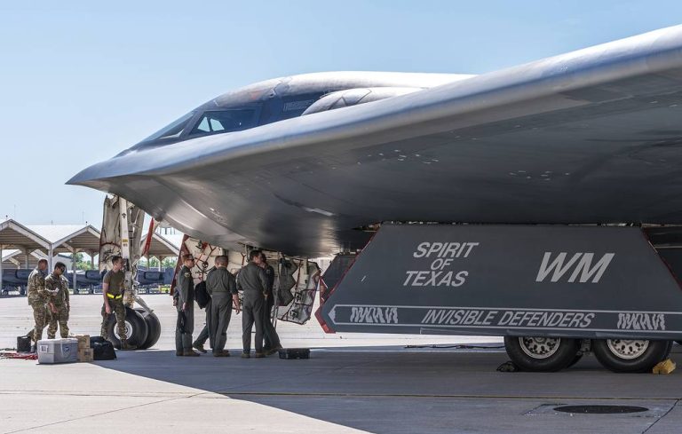 الحرس الثوري الإيراني يحذر واشنطن: رصدنا مواقع انطلاق الهجمات الأمريكية