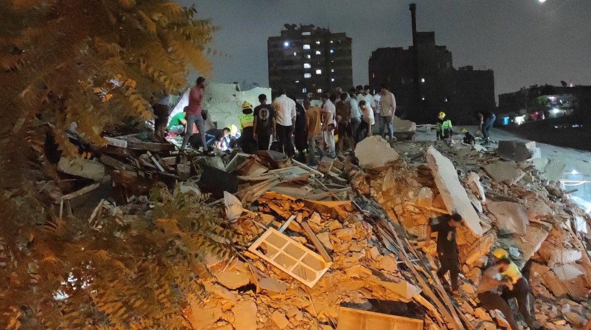 بعد 15 ساعة من البحث.. العثور على جثمان الطالب مسلم حسام تحت أنقاض عقار السيدة زينب