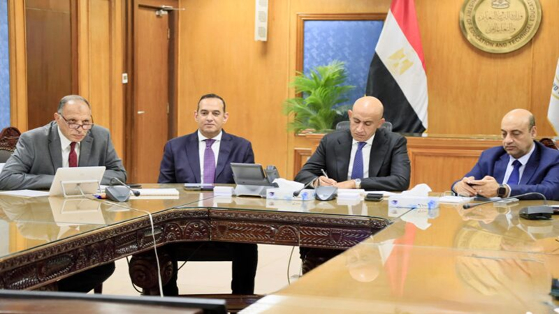 وزير التعليم يتابع انطلاق امتحانات الثانوية العامة من غرفة العمليات المركزية