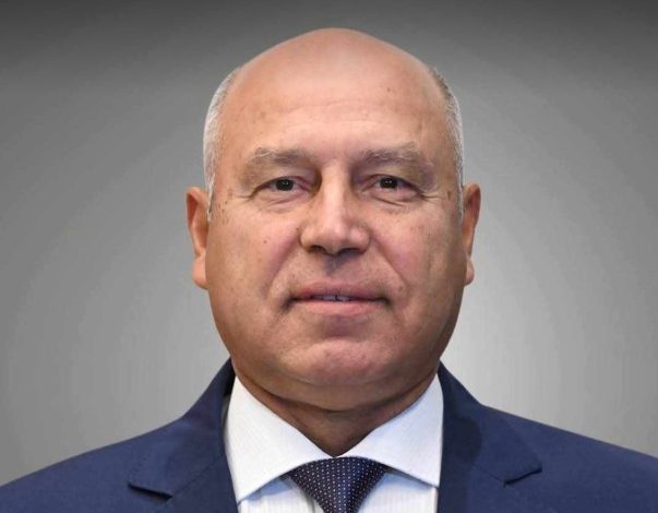 كامل الوزير وزير النقل والصناعة