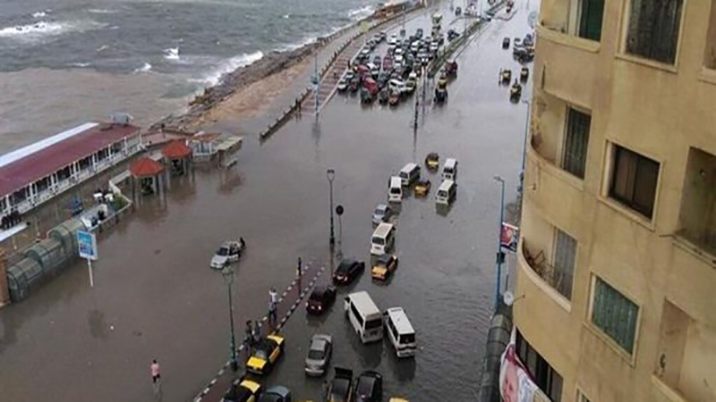 من الإسكندرية إلى درنة ودبي: المدن العربية تغرق وتغير المناخ المتهم 