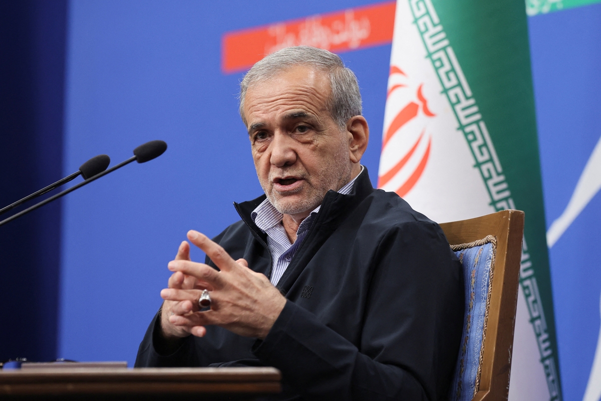 الرئيس الإيراني: إذا استمرت الهجمات الإسرائيلية فإن ردنا سيكون أكثر حسمًا وشدة