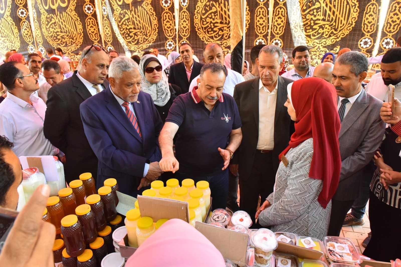 بأسعار مخفضة 30%.. افتتاح معرض “اليوم الواحد” لتوفير السلع الأساسية بأسيوط