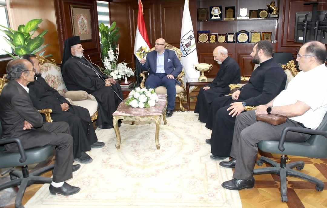 محافظ بني سويف يتلقى التهاني بعيد الأضحى من قيادات الكنائس والطوائف المسيحية
