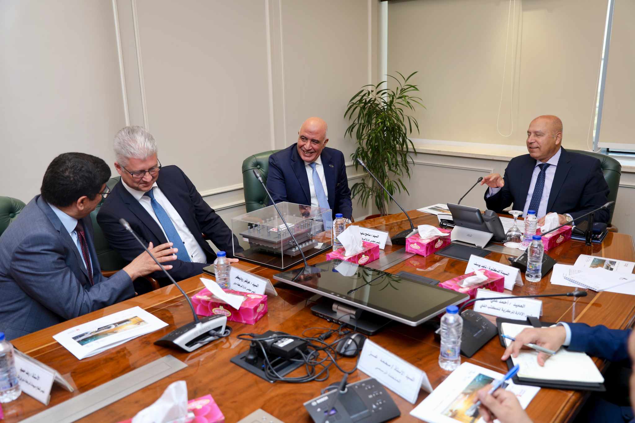 وزير النقل يبحث مع “سامكو ” و”ماورر” إنشاء مجمع صناعي متكامل