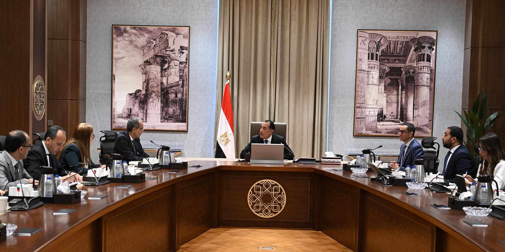 رئيس الوزراء يتابع تنفيذ برنامج الطروحات الحكومية في قطاعي البترول والاتصالات