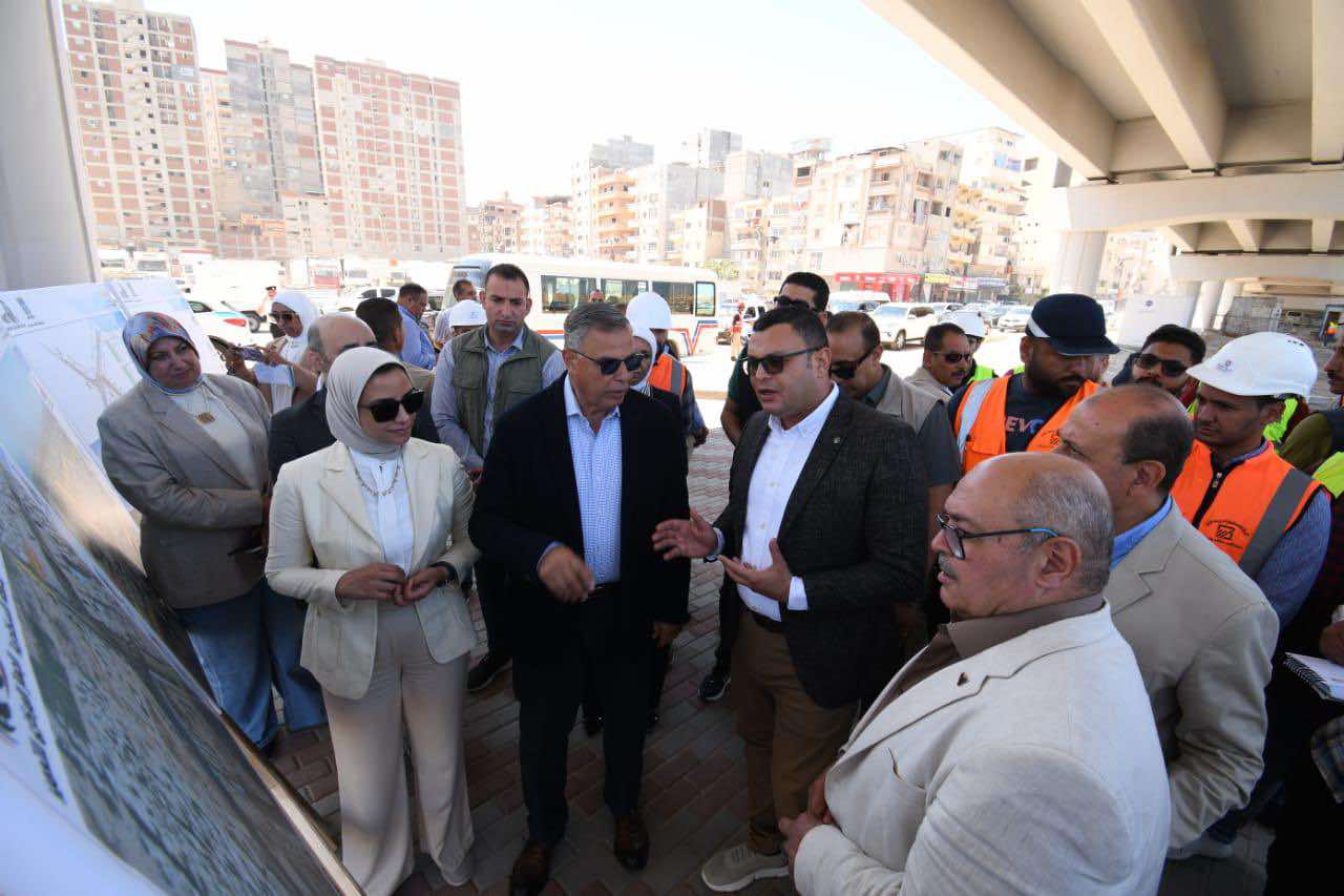 وزير الإسكان ومحافظ الإسكندرية يتفقدان مشروع إنشاء كوبرى 45 محور السادات