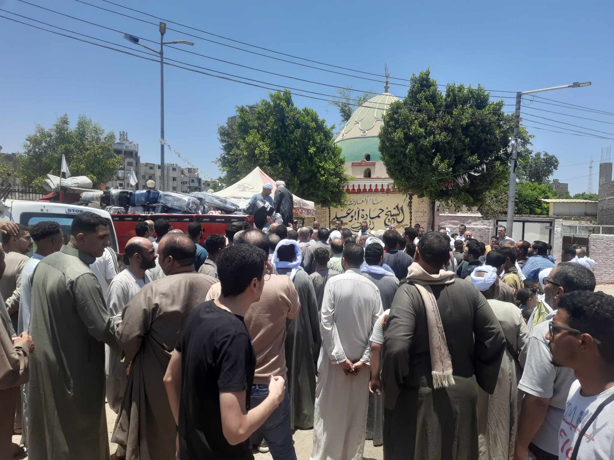 بالطبل والذغاريد..أهالى أسيوط يستقبلون حجاج بيت الله الحرام بالمحافظة