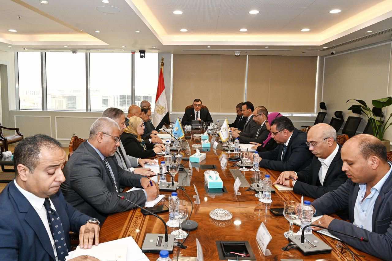 وزير الإسكان يعقد اجتماعاً تنسيقياً لمتابعة آلية عمل وحدتي تنظيم السوق العقارية وتصدير العقار