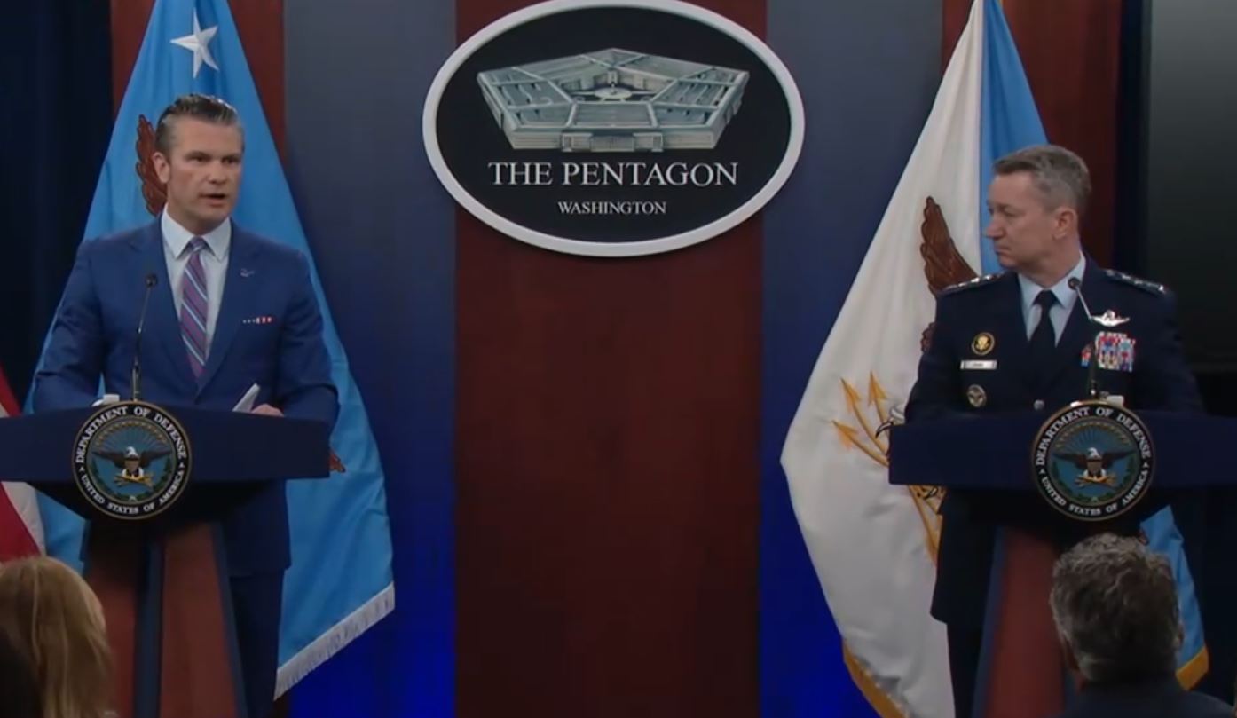 وزير الدفاع الأمريكي: أخرنا برنامج إيران النووي وترامب حقق إنجازات بالناتو