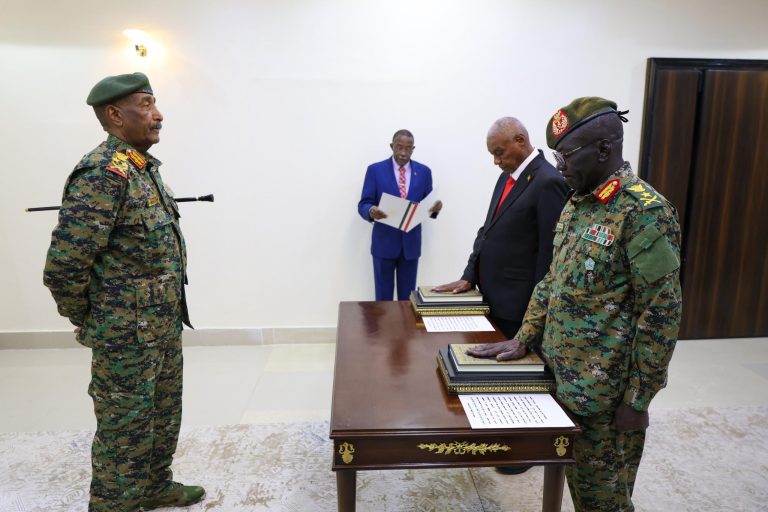 البرهان يعين وزيري دفاع وداخلية جديدين في السودان
