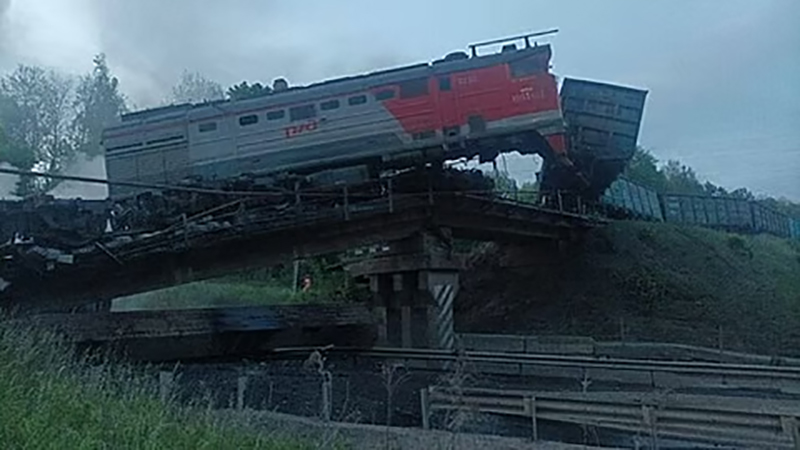 روسيا: انهيار جسرين قرب أوكرانيا “عمل إرهابي” يسفر عن قتلى وجرحى