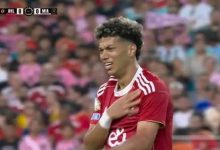 إمام عاشور يغادر الملعب مصاب