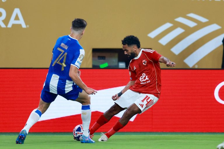 حسين الشحات أثناء مشاركته في مباراة بورتو