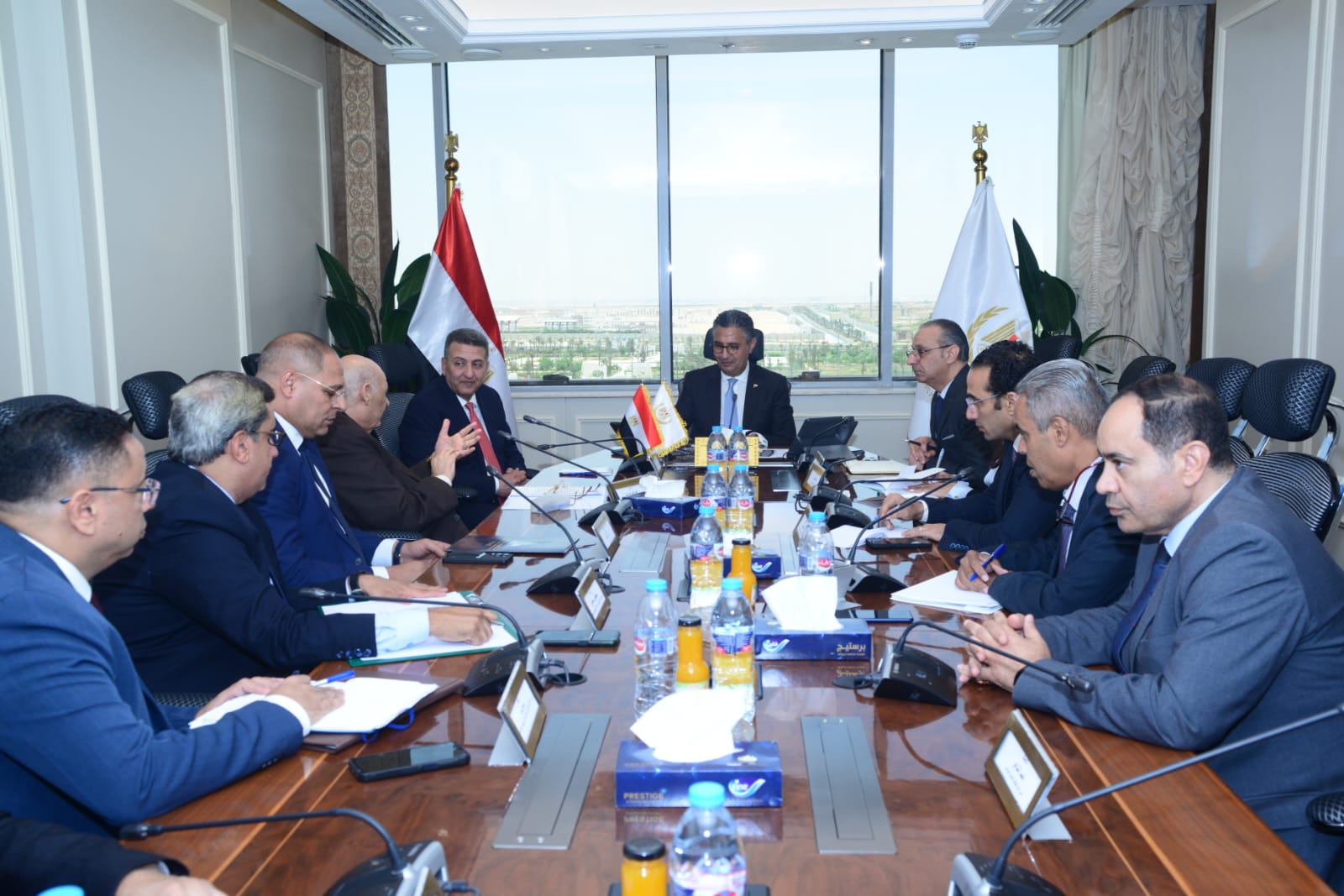 وزير التموين يتابع انتظام عمل المخابز التموينية بكفاءة