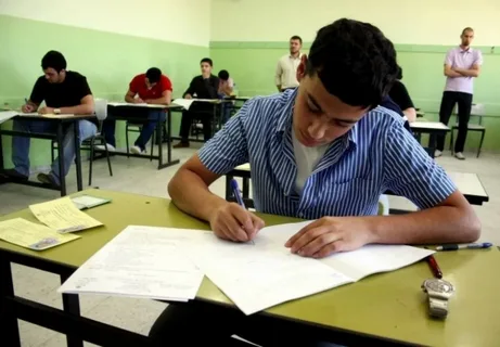 طلاب الدبلومات الفنية