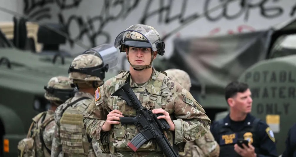 «المارينز في حالة تأهب قصوى» قرب لوس أنجلوس