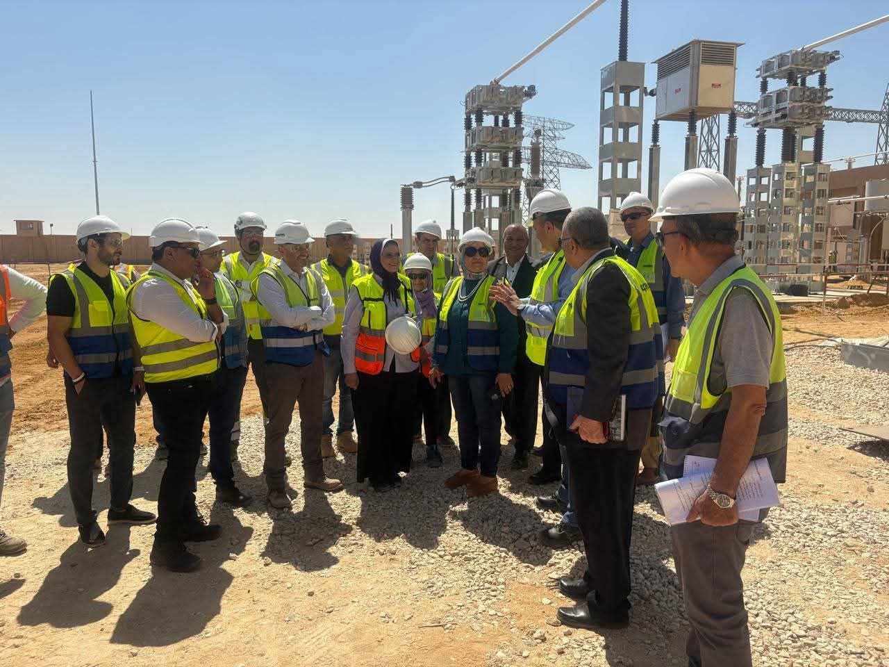 قيادات الكهرباء يتفقدون محطة محولات بدر ضمن مشروع الربط ‏الكهربائي بين ‏مصر والسعودية ‏