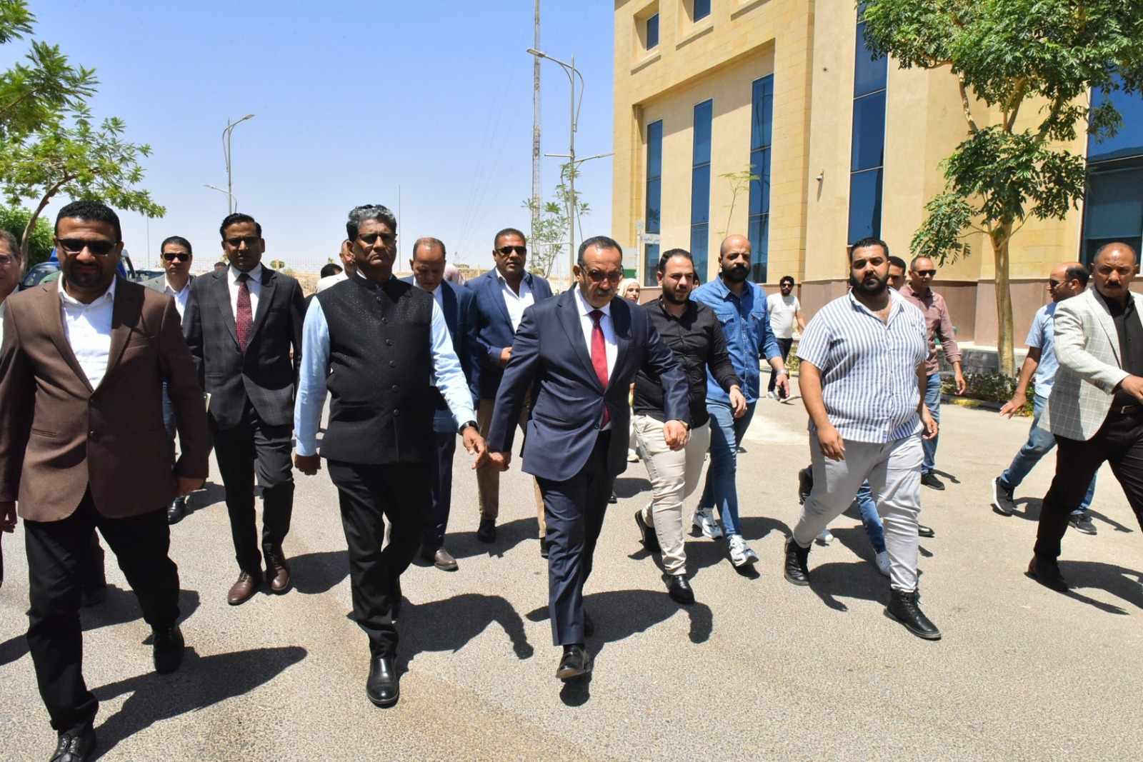 محافظ أسيوط وسفير الهند يزوران المنطقة التكنولوجية 