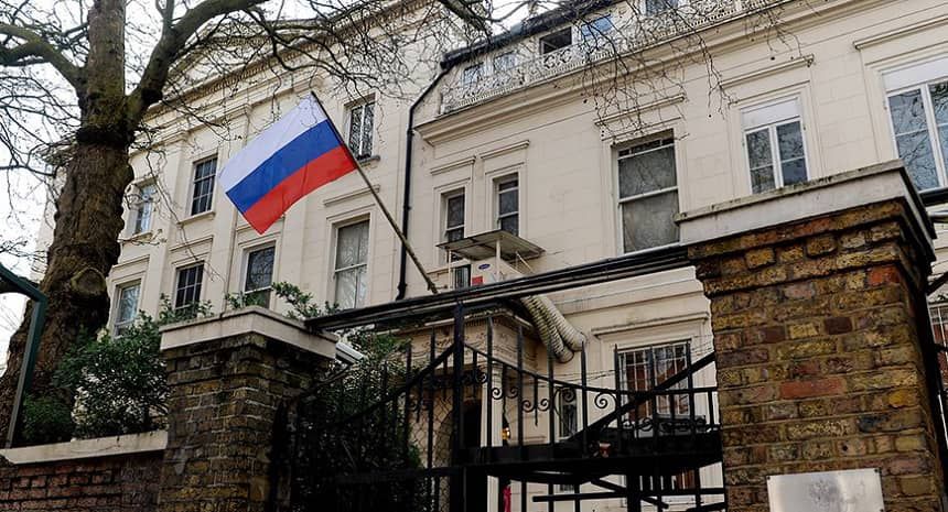 السفارة الروسية بطهران تعلق خدماتها القنصلية وسط تصاعد المواجهات بين إيران وإسرائيل