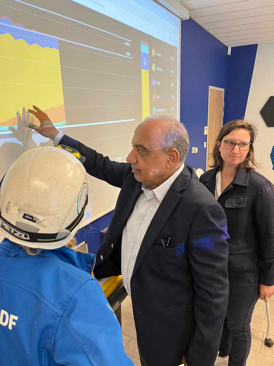 خلال زيارته إلى فرنسا.. وزير الكهرباء يتفقد محطة “Grand Maison” الأكبر محطات للطاقة الكهرومائية فى أوروبا