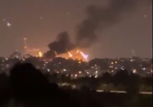 عبر وسطاء عرب.. إيران تبعث برسائل تهدئة إلى أمريكا وإسرائيل