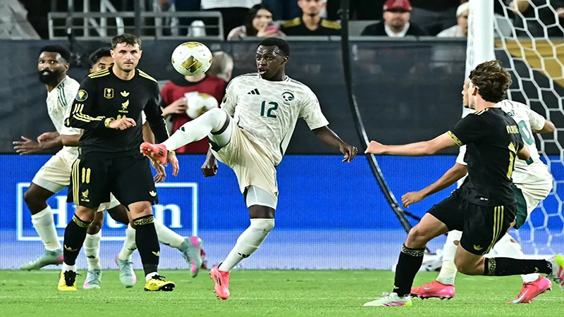 المكسيك تهزم المنتخب السعودي بثنائية وتصعد لنصف نهائي الكأس الذهبية