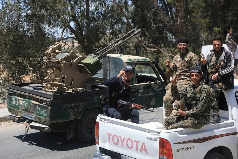 واشنطن تغيّر قواعد اللعبة.. مقاتلون أجانب في الجيش السوري الجديد