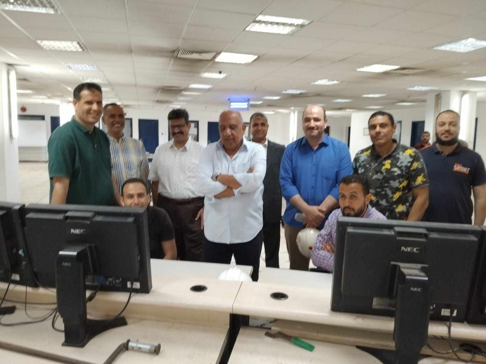 وزير الكهرباء يقضي ثالث أيام العيد مع العاملين فى محطة أبو قير