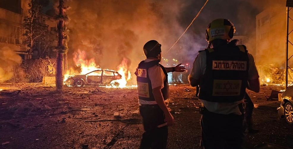 «المواجهة تتأجج».. صواريخ إيران تدك تل أبيب