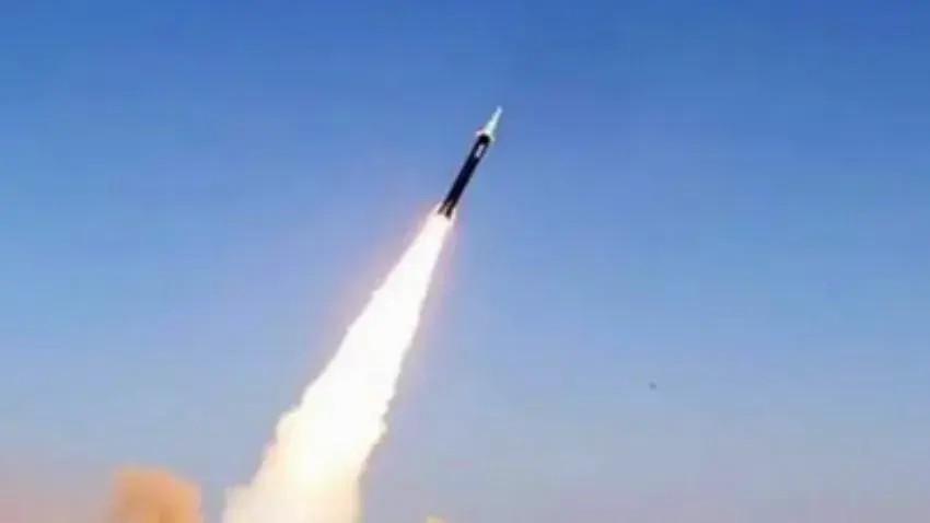 إسرائيل تسقط صاروخا يمنيا بالتزامن مع الهجوم على إيران