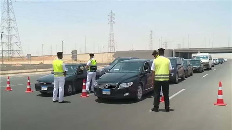 300 مخالفة في 24 ساعة.. حملة مرورية بالقاهرة تضبط مخالفات بالجملة على الطرق والمحاور