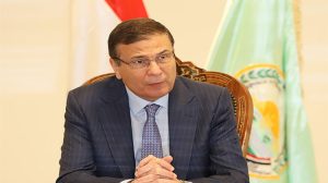 بعد الاعتداء عليه.. وزير الزراعة يطمئن على حالة مسئول حماية الأراضي بسوهاج