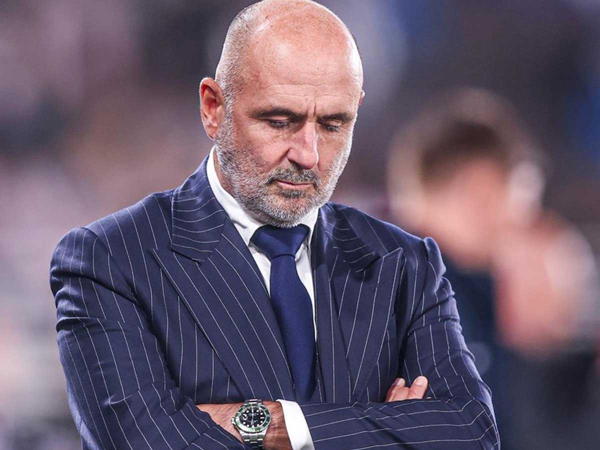 بسبب خلاف مع  ليفاندوفسكي .. استقالة مدرب المنتخب البولندي