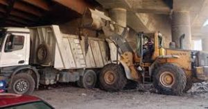 الجيزة :رفع ٦٥٠ طنًّا من المخلفات والرتش من نفق الفكهانية بحي العمرانية