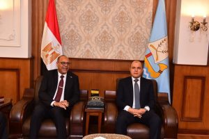 وزير العمل يلتقى محافظ كفر الشيخ لبحث تفعيل سُبل التعاون في الملفات المشتركة
