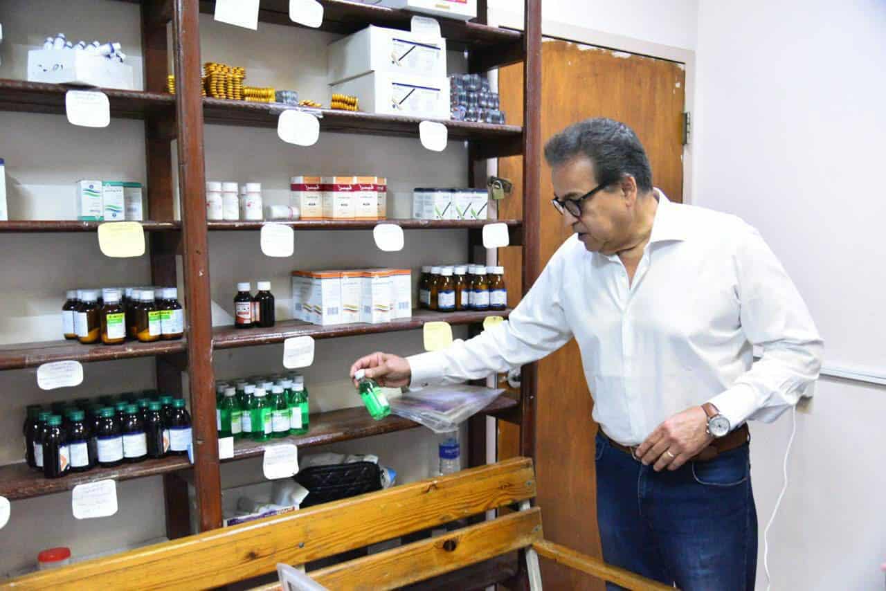في زيارة مفاجئة.. وزير الصحة يتفقد المركز الصحي الحضري بصقر قريش