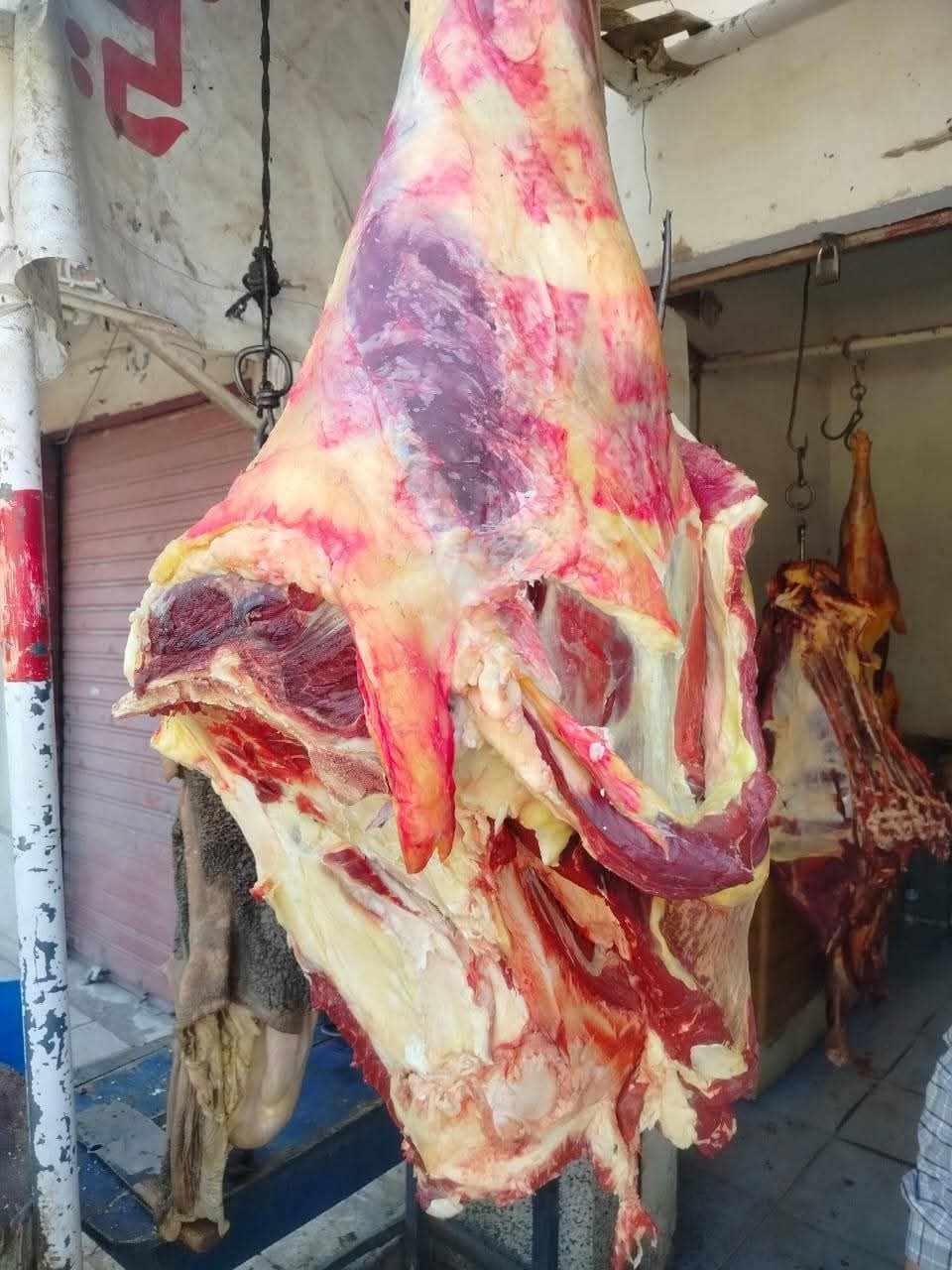 ضبط لحوم فاسدة وتحرير 163 محضر متنوع داخل الأسواق بأسيوط