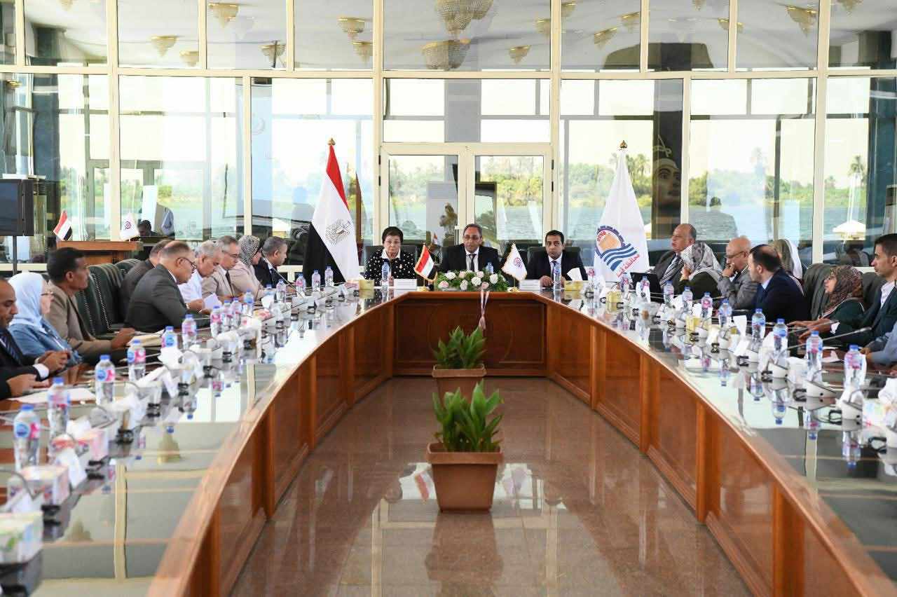 نائب وزير الصحة يتابع فعاليات الخطة العاجلة للسكان والتنمية بقنا