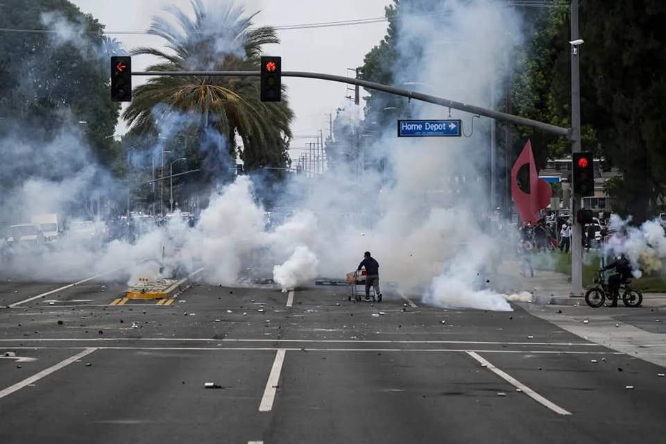 كاليفورنيا تشعل التوتر.. قوات فدرالية في مواجهة احتجاجات الهجرة