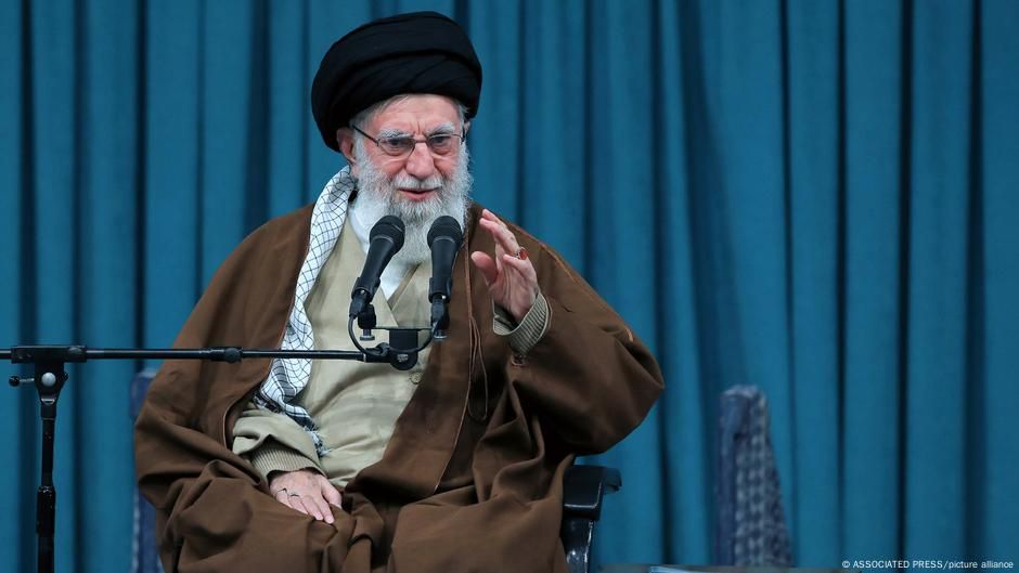 المرشد الإيرانى يتوعد إسرائيل بمصير “مرير ومؤلم” بعد الضربات الجوية