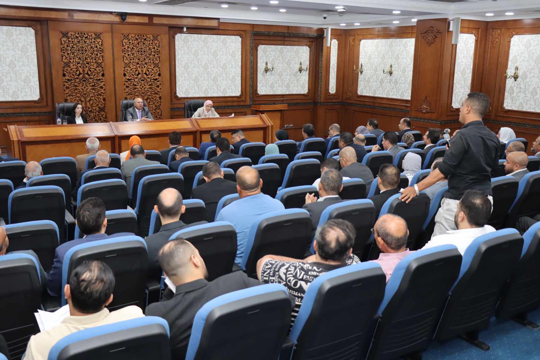 الوزير: لا مصانع على أراضٍ زراعية.. وزيارات ميدانية قريبة لحل مشكلات المستثمرين