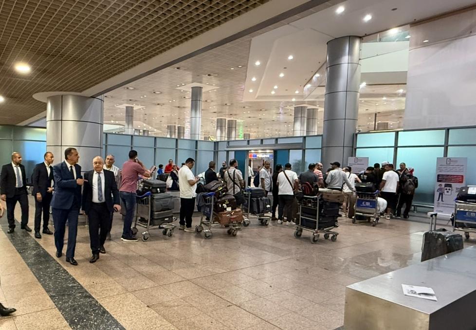 نائب وزير المالية ورئيس مصلحة الجمارك فى جولة ميدانية بمطار القاهرة