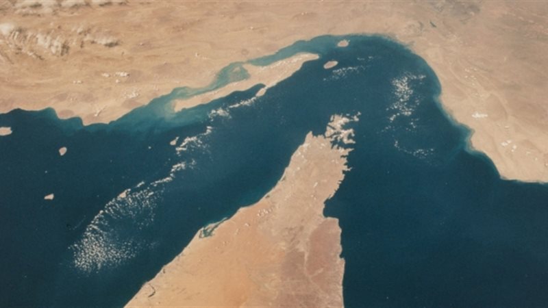 مضيق هرمز لم يُغلق.. وأسعار النفط تهدأ بعيدًا عن السيناريو الكارثي