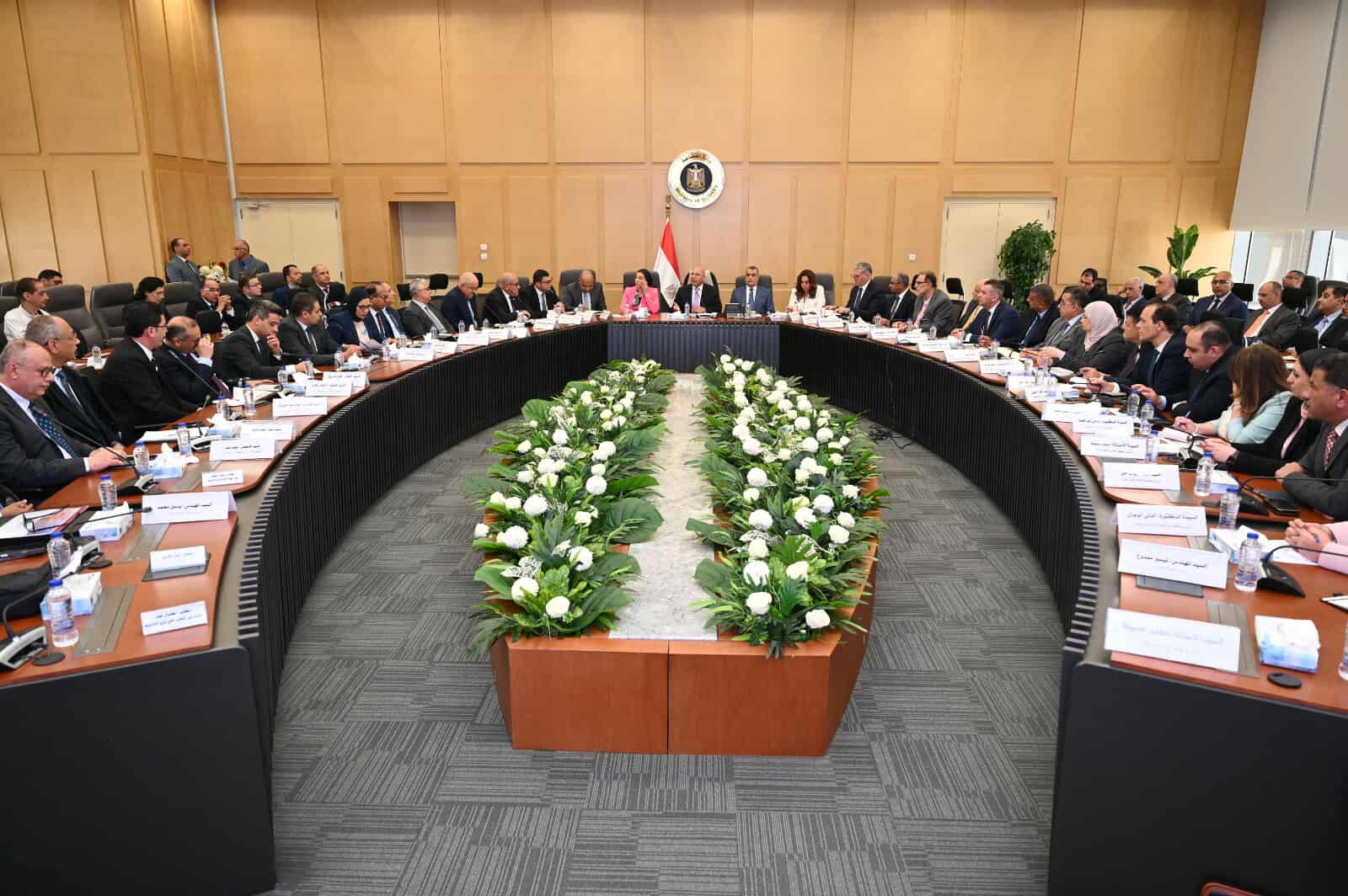 الوزير يترأس اجتماع “التنمية الصناعية”: محطات مياه جديدة بأبو رواش ولجنة لمكافحة التهرب الجمركي