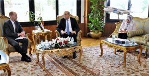 وزير الطيران المدني يلتقي وفدًا من مسئولى البنك الأوروبي لإعادة الإعمار والتنمية (EBRD)